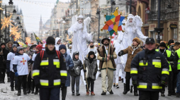 Korowód kolędników przeszedł ulicą Piotrkowską w Łodzi w Orszaku Trzech Króli 06.01.2019. Fot. PAP/G. Michałowski