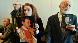Warszawa, 15.01.2020. Uczestnicy posiedzenia Sądu Apelacyjnego w Warszawie, 15 bm. Sąd zajmie się zażaleniem IPN na umorzenie sprawy tzw. prowokacji na Chłodnej. Chodzi o podrzucenie w 1983 r. przez Służbę Bezpieczeństwa do mieszkania ks. Jerzego Popiełuszki materiałów go obciążających. Fot. PAP/P. Nowak
