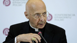 Przewodniczący Rady Konferencji Episkopatów Europy kardynał Angelo Bagnasco. Fot. PAP/T. Gzell