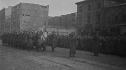 Defilada 1 Armii WP. Warszawa styczeń 1945. Fot. PAP