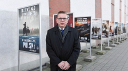 Dyrektor IPN Gdańsk prof. Mirosław Golon podczas briefingu prasowego poświęconego inicjatywom oddziału związanym z 100. rocznicą zaślubin Polski z morzem. Fot. PAP/M. Gadomski