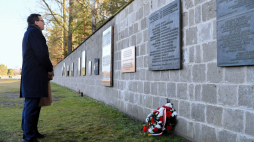 Oranienburg 28.01.2020. Premier Mateusz Morawiecki podczas wizyty w byłym nazistowskim obozie koncentracyjnym KL Sachsenhausen.  PAP/P. Nowak