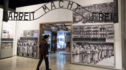 Jerozolima 26.01.2017 . Jedna z ekspozycji Yad Vashem. Fot. PAP/EPA