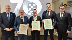 Od lewej: wiceprezes i skarbnik PZM Arkadiusz Sąsara, 3-krotny mistrz Europy i 11-krotny mistrz Polski w rajdach samochodowych Sobiesław Zasada, indywidualny mistrz świata na żużlu Bartosz Zmarzlik, mistrz Europy i 3-krotny mistrz Polski w rajdach samochodowych Krzysztof Hołowczyc oraz prezes PZM Michał Sikora podczas gali 70-lecia Polskiego Związku Motorowego. 01.02.2020. Fot. PAP/P. Nowak