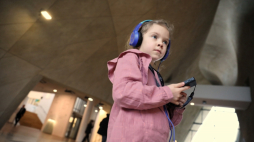 Warszawa, 06.02.2020. Inauguracja rodzinnej ścieżki zwiedzania z nowym audioprzewodnikiem, po stałej ekspozycji „1000 lat historii Żydów polskich”,. Fot. PAP/L. Szymański