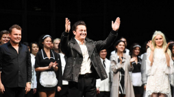 Śpiewacy operowi Piotr Beczała (C) oraz Tomasz Konieczny (2L) podczas premiery "Halki" w reż. Mariusza Trelińskiego w Theater an der Wien. 15.12.2019. Fot. PAP/P. Nowak