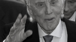 16.02.2001 r. Kirk Douglas PAP/EPA
