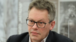 Autor książki „X,Y,Z. Prawdziwa historia złamania szyfru Enigmy” sir Dermot Turing. Fot. PAP/P. Supernak