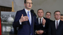 Katowice, 18.02.2020. Premier Mateusz Morawiecki (L) podczas uroczystości podpisania umowy w sprawie utworzenia Panteonu Górnośląskiego, w Archikatedrze Chrystusa Króla w Katowicach. Fot. PAP/A. Grygiel