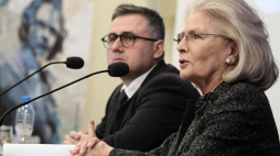 Dyrektor Wielkanocnego Festiwalu Ludwiga van Beethovena Elżbieta Penderecka i dyrektor Stowarzyszenia im. Ludwiga van Beethovena Andrzej Giza podczas konferencji prasowej nt. 24. edycji festiwalu. Fot. PAP/T. Gzell