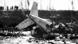 Warszawa 1980-03-14. Katastrofa lotnicza samolotu Polskich Linii Lotniczych LOT lł-62 „Mikołaj Kopernik”, który leciał z Nowego Jorku. Zginęło 77 osób i 10 członków załogi. W katastrofie zginęła m.in. piosenkarka Anna Jantar. Fot. PAP/I. Radkiewicz