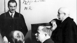 Warszawa, 23 11 1930. Były marszałek Sejmu Maciej Rataj podczas głosowania. Źródło: NAC