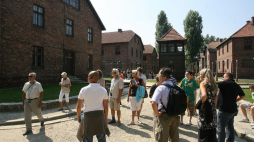 Teren b. niemieckiego nazistowskiego obozu koncentracyjny i zagłady Auschwitz. Fot. PAP/J. Bednarczyk