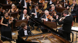 Szymon Nehring podczas koncertu w drugim dniu finałowego etapu XVII Międzynarodowego Konkursu Pianistycznego im. Fryderyka Chopina. Warszawa, 19.10.2015. Fot. PAP/P. Supernak