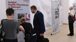 Wernisaż wystawy „Instytut Piłsudskiego w Ameryce – historia i zbiory polskiej instytucji w Nowym Jorku” w Centrum Edukacyjnym IPN w Warszawie. 2018 r. Fot. PAP/P. Nowak
