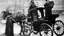 Kazimierz Prószyński z Aeroskopem w Paryżu. 1909 r. Źródło: Wikimedia Commons