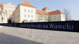 Zamek Królewski na Wawelu zamknięty dla zwiedzających z powodu koronawirusa. Fot. PAP/Art Serwis