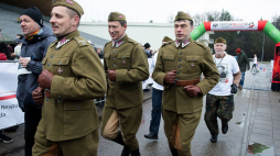 Uczestnicy biegu pamięci „Tropem Wilczym” poświęconego Żołnierzom Wyklętym w Wilnie. 01.03.2020. Fot. PAP/V. Doveiko
