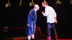 Fragment spektaklu „Broniewski” Radosława Paczochy w cyklu „Teatr online”. Źródło: www.teatrwybrzeze.pl