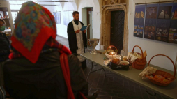 Ceremonia święcenia pokarmów w greckokatolickiej cerkwi pw. Podwyższenia Krzyża Świętego w Krakowie. 18.04.2020. Fot. PAP/Ł. Gągulski