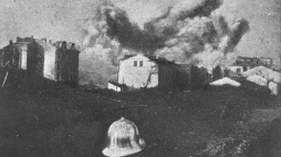 Płonące getto warszawskie. Fot. PAP/CAF