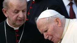  Karty podstawowe Pokaż Edit Delete Religia Kard. Stanisław Dziwisz wzywa do wspólnej modlitwy w 15. rocznicę śmierci Jana Pawła II AKTUALIZACJA: 31.03.2020, PUBLIKACJA: 30.03.2020 Dziedzictwo kulturowe Papież Jan Paweł II i kardynał Stanisław Dziwisz. Fot. PAP/EPA Papież Jan Paweł II i kardynał Stanisław Dziwisz. Fot. PAP/EPA