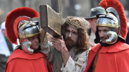 Misterium Męki Pańskiej w Kalwarii Zebrzydowskiej. 2016 r. Fot. PAP/J. Bednarczyk