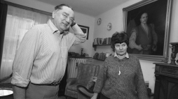 Premier RP Jan Olszewski z żoną Martą w swoim mieszkaniu. Warszawa 12.1991.Fot. PAP/T. Walczak 