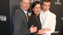 Warszawa, 05.03.2020. Aktorzy Agata Kulesza, Maciej Stuhr i Maciej Musiałowski przed premierą filmu w reżyserii Jana Komasy pt. „Sala samobójców. Hejter”. PAP/G. Lubczyk