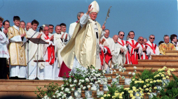IV pielgrzymka Jana Pawła II do Polski. Lubaczów, 03.06.1991. Fot. PAP/W. Stan