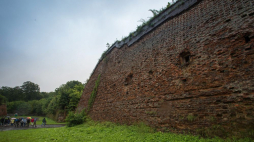 Zwiedzanie Cytadeli Twierdzy Grudziądz. 2013 r. Fot. PAP/T. Żmijewski