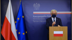 Minister spraw zagranicznych Jacek Czaputowicz podczas briefingu nt. wspólnej deklaracji szefów MSZ Bułgarii, Czech, Estonii, Węgier, Łotwy, Litwy, Polski, Rumunii, Słowacji oraz Stanów Zjednoczonych, przyjętej z okazji 75. rocznicy zakończenia II wojny światowej. 07.05.2020. Fot. PAP/M. Marek
