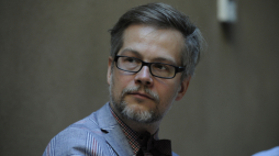 Warszawa, 13.07.2017. Jacek Dehnel podczas promocji książki "20 rzeczy o Warszawie". Fot. PAP/A.Rybczyński
