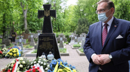 Szef UdSKiOR Jan Józef Kasprzyk podczas obchodów 100. rocznicy wyzwolenia Kijowa z rąk bolszewickich - uroczystości przy grobie gen. Marko Bezruczki i innych żołnierzy Armii URL na Cmentarzu Prawosławnym w Warszawie. Fot. PAP/L. Szymański