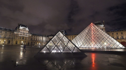 Luwr. Fot. PAP/R. Pietruszka