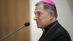 Lublin, 14.11.2019. Arcybiskup Mieczysław Mokrzycki podczas wykładu pt. „Rozmowa ze świadkiem świętości” i spotkania ze studentami Katolickiego Uniwersytetu Lubelskiego. PAP/J. Szydłowski