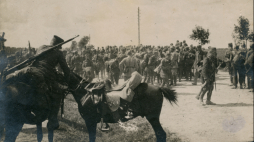 Kijów, czerwiec 1920. Polskie oddziały opuszczają miasto. Źródło: Centralne Archiwum Wojskowe Wojskowego Biura Historycznego 