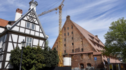 Gdańsk, 10.05.2020. Zabytkowy Wielki Młyn (P) w Gdańsku, 10 bm. Muzeum Gdańska ogłosiło przetarg na kolejny, ostatni już, etap prac remontowo-adaptacyjnych obiektu, w którym ma powstać nowe Muzeum Bursztynu. W postępowaniu ma zostać wybrany wykonawca instalacji wentylacyjnych, klimatyzacyjnych oraz grzewczych. Otwarcie zaplanowano na czerwiec 2021 r. Fot. PAP/A. Warżawa