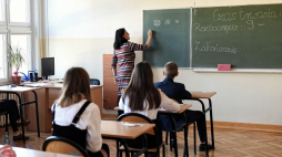 Uczniowie szkoły nr 18 im. Macieja Rataja w Lublinie przed rozpoczęciem egzaminu ósmoklasisty. 15.04.2019. Fot. PAP/W. Pacewicz