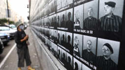 Instalacja „14 czerwca 1940” Wojciecha Korkucia. Fot. PAP/R. Guz