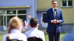  Pionki, 26.06.2020. Premier Mateusz Morawiecki podczas uroczystości zakończenia roku szkolnego w Publicznej Szkole Podstawowej Numer 5 im. Jana Pawła II w Pionkach. PAP/W. Jargiło
