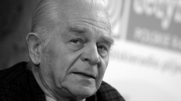 Warszawa 26.11.2009. Dziennikarz sportowy Lesław Skinder. PAP/B. Zborowski