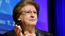 Kielce, 20.03.2019. Była premier i była ambasador Polski w Watykanie, prof. Hanna Suchocka podczas spotkania „Ambasador trzech papieży”. PAP/P. Polak