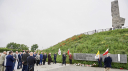 Uroczystości upamiętniające 33. rocznicę wizyty Jana Pawła II w Trójmieście przy tablicy papieskiej na Westerplatte. Fot. PAP/A. Warżawa