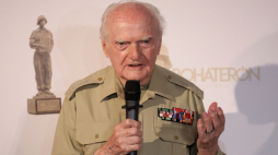 Warszawa, 29.07.2020. Powstaniec Władysław Rosiński ps. Zapałka podczas konferencji prasowej inaugurującej V edycję kampanii „BohaterON – włącz historię!”, 29 bm. w Warszawie. „BohaterON – włącz historię!” to edukacyjny projekt, którego celem jest uhonorowanie żyjących powstańców. Fot. PAP/P. Supernak