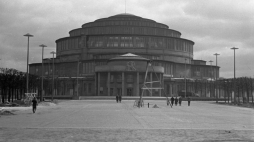 Wrocław, 1948-04. Przygotowania do Wystawy Ziem Odzyskanych (WZO). Nz. Hala Ludowa (Hala Stulecia), wzniesiona w latach 1911–1913 wg projektu Maxa Berga. Fot. PAP-CAF