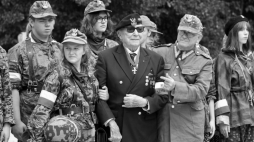 Warszawa, 02.08.2019. Janusz Bełza „Bernard” z Batalionu Czata 49 (P) podczas uroczystości odsłonięcia pomnika gen. bryg. Zbigniewa Ścibora-Rylskiego ps. Motyl, 2 bm. w warszawskim Parku im. Marszałka Edwarda Rydza-Śmigłego. Fot. PAP/ R. Pietruszka