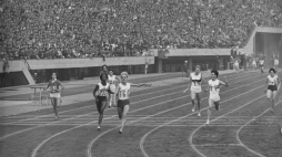 Japonia, Tokio 1964. Igrzyska Olimpijskie. Sztafeta 4x100. Na zdj. polska lekkoatletka Ewa Kłobukowska Fot. PAP/CAF–Archiwum