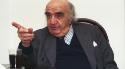 Warszawa 05.11.1993. Aleksander Bardini - aktor, reżyser teatralny i filmowy, pedagog. Fot. PAP/J. Mazur