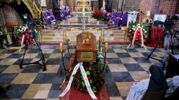 Uroczystości pogrzebowe kard. Zenona Grocholewskiego w bazylice archikatedralnej Św. Apostołów Piotra i Pawła w Poznaniu. Fot. PAP/J. Kaczmarczyk
